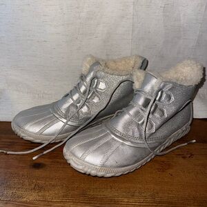 DISNEY X SOREL WOMEN’S OUT ‘N ABOUT FROZEN 2 BOOT